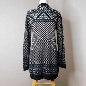 Black white turquoise geometric open cardigan